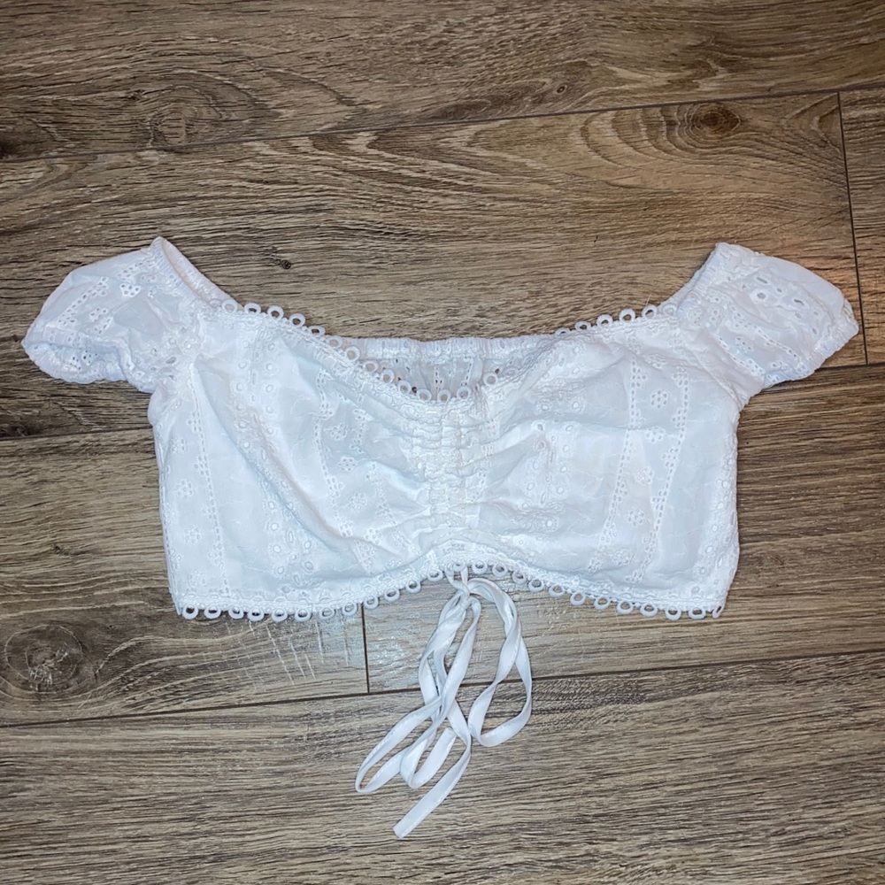 ☁️ Off the shoulder white sweetheart top